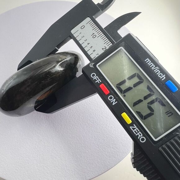 Labradorite Crystal Round Palmstone (4) - Picture 11 of 12